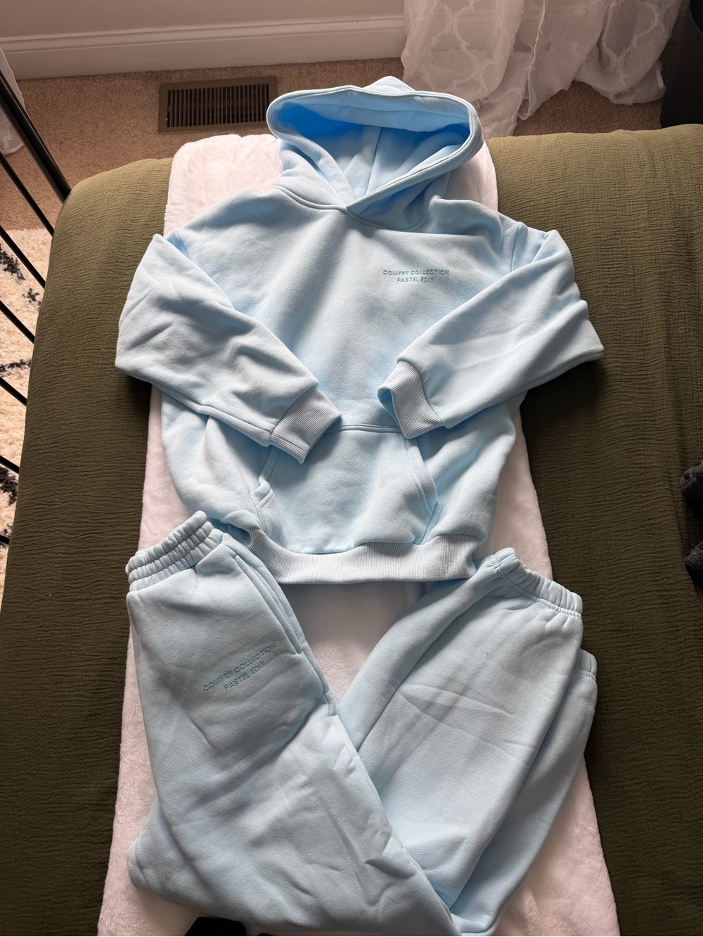 Comfrt set Youth L (equivalent to womens XS) comfrt hoodie and joggers set